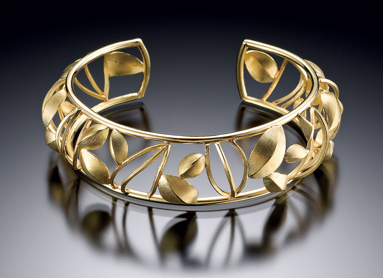 OPEN FRAME POD CUFF of eighteen karat gold, 2009. Photograph by Hap Sakwa.