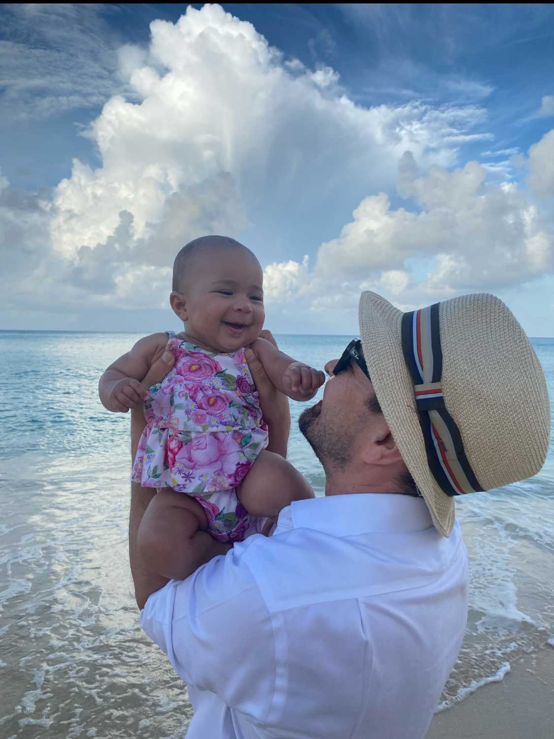 Daddy and daughter - beach .png