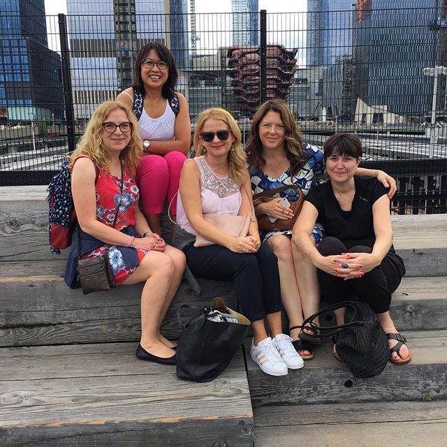 Last highline walk before heading back overnight to Germany - such a great time with these wonderful friends @clairepicarddesign @victoriajohnsondesign @ohn_mar_win @nicsquirrell #artlicensing #blueprintshow #surfacepattern #surfacedesign #harrietmel