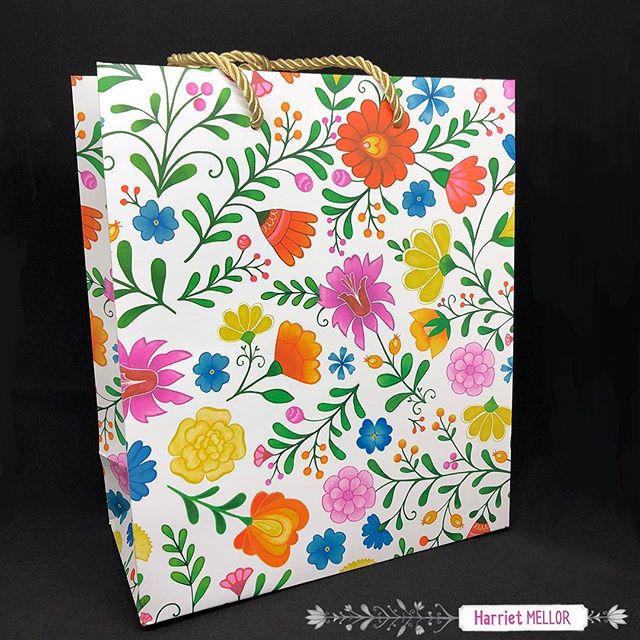 Beautiful samples arrived ! This is a gift bag by @elumdesigns featuring one of my floral designs. There is gift wrap too! #floral #artlicensing #giftbags #illustration #creativityfound #flowerartist #prettyflorals #inspireddaily #giftwrapping #flash