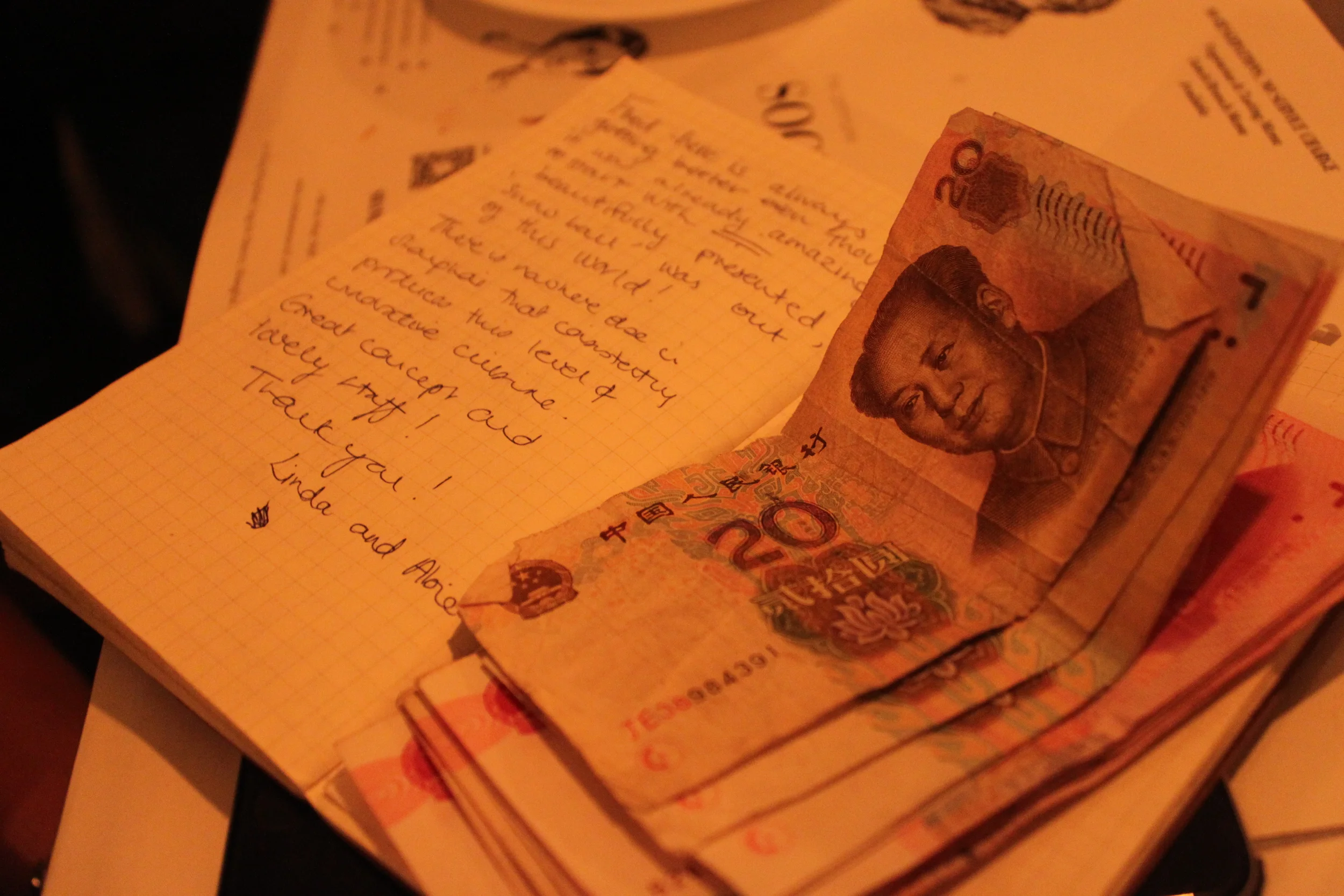 The bill came sandwiched in a personal little sketchbook journal that customers can write in while their cards are being processed. 