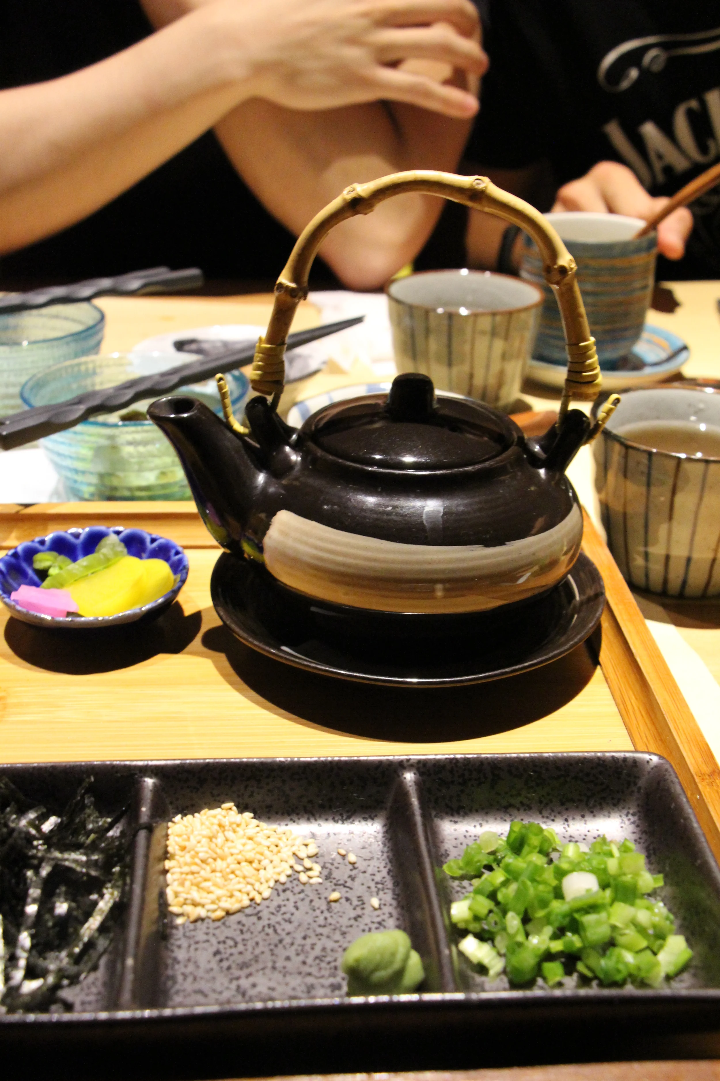 Step 3: Pour the broth from the teapot into the bowl 