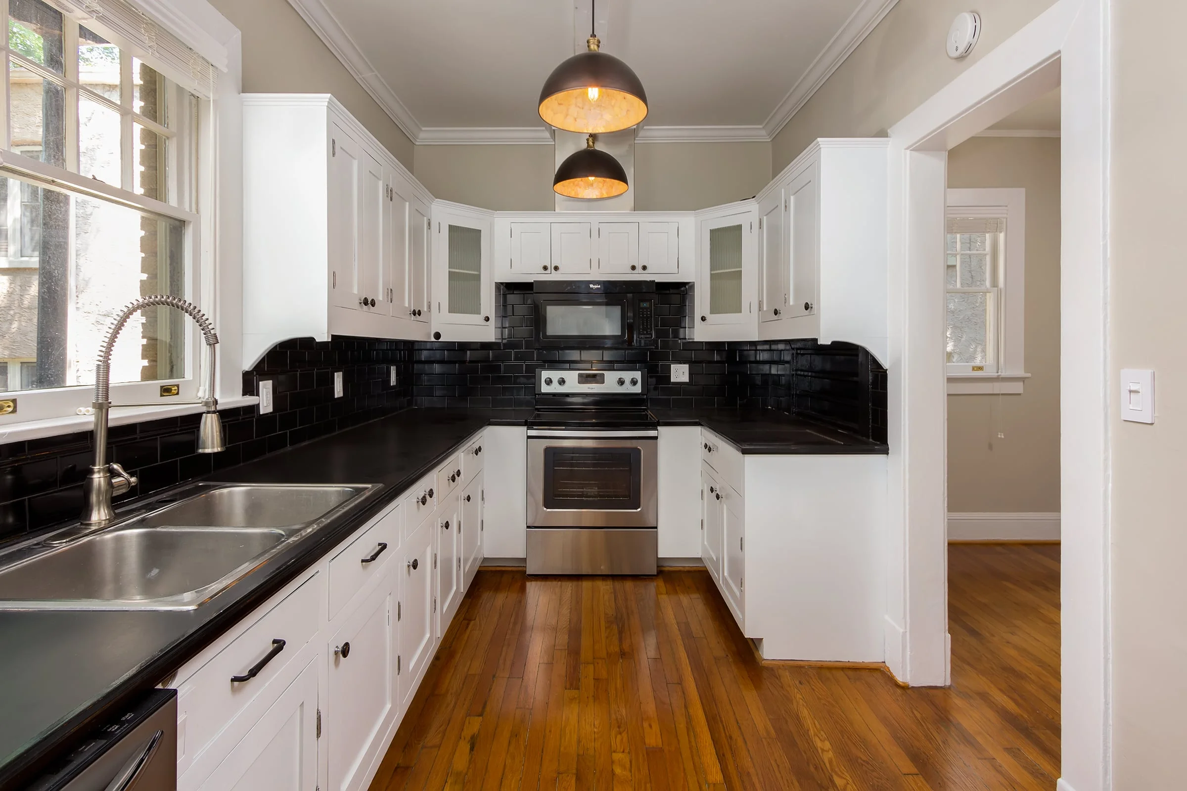426 9th St 2_Kitchen 1.jpg