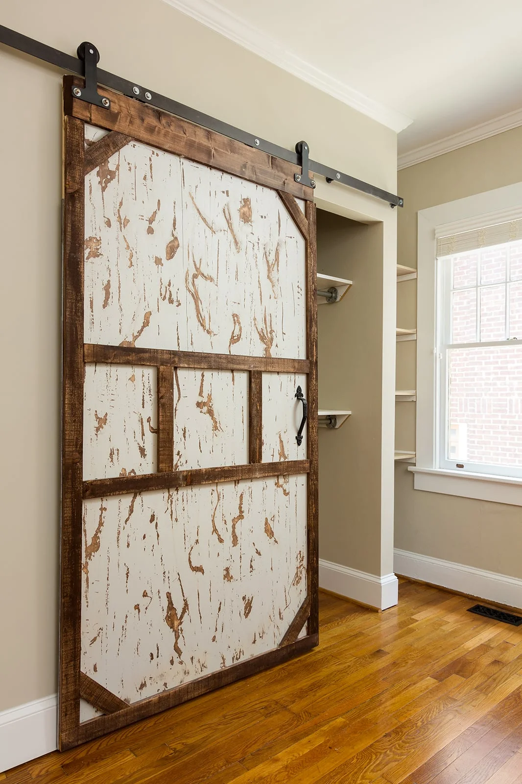 426 9th St 2_Bedroom 1 Door Detail.jpg