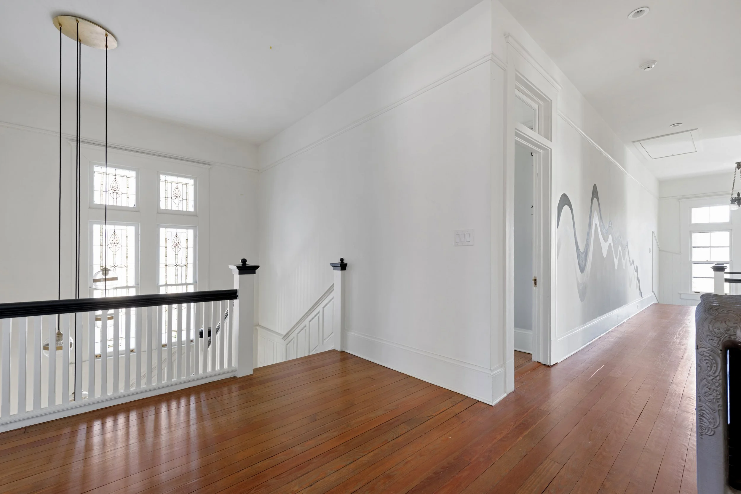 26_Upstairshallway.jpg.jpeg