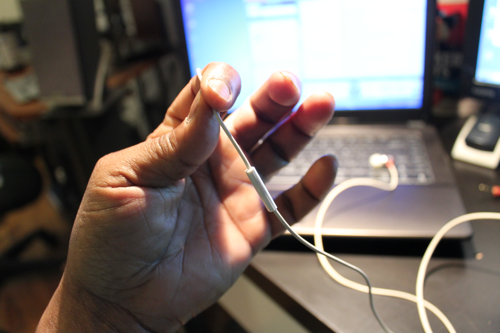 See that little sugar cube contraption,that my friends is a remote-mic,ew.