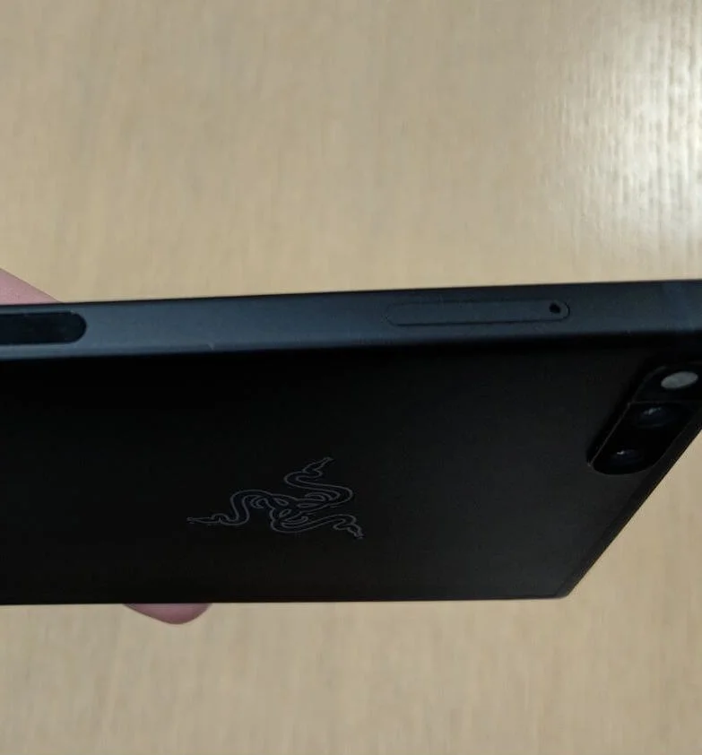 razer-smartphone-bago.jpg