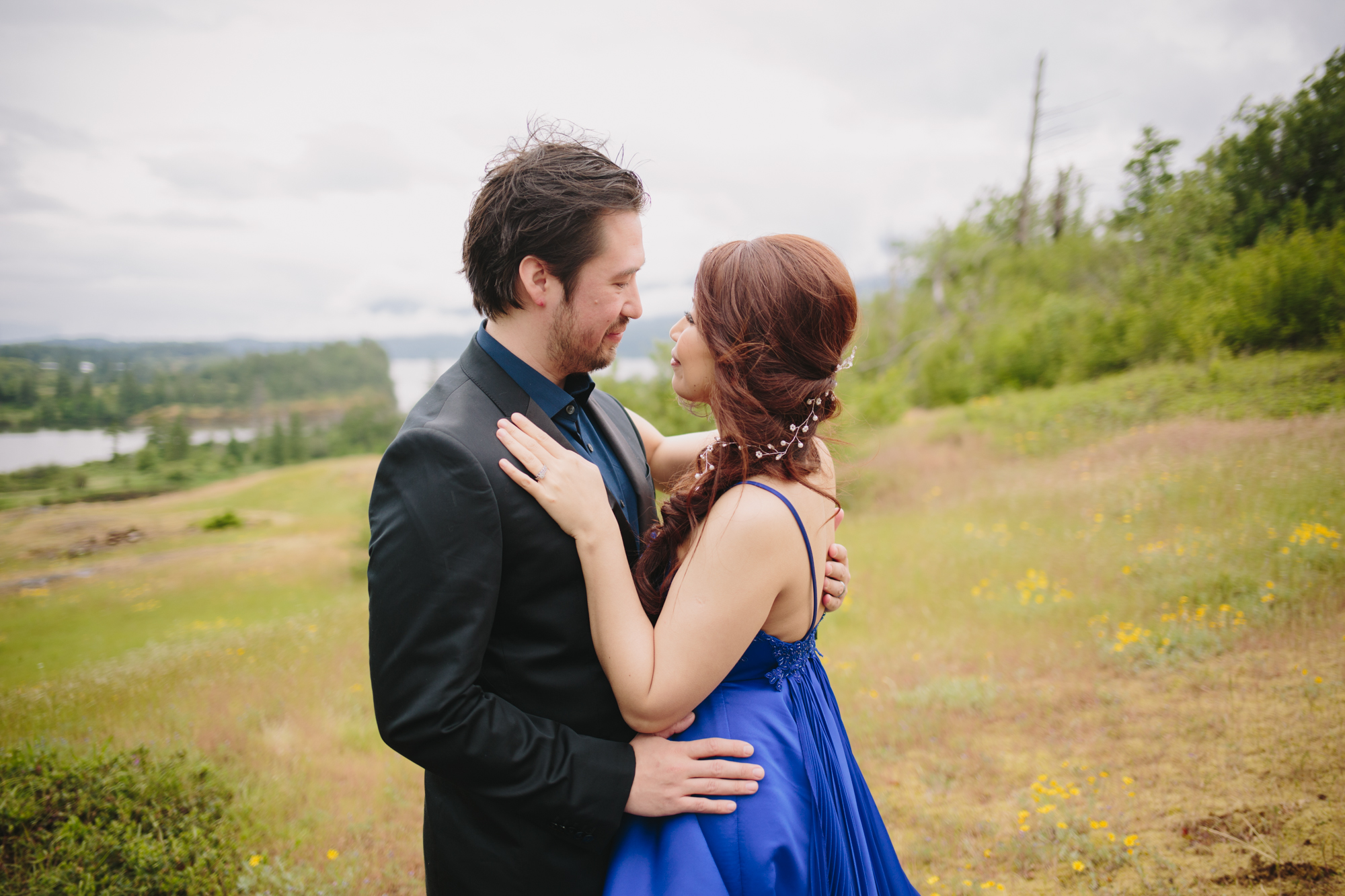 Newlyweds in the Columbia Gorge