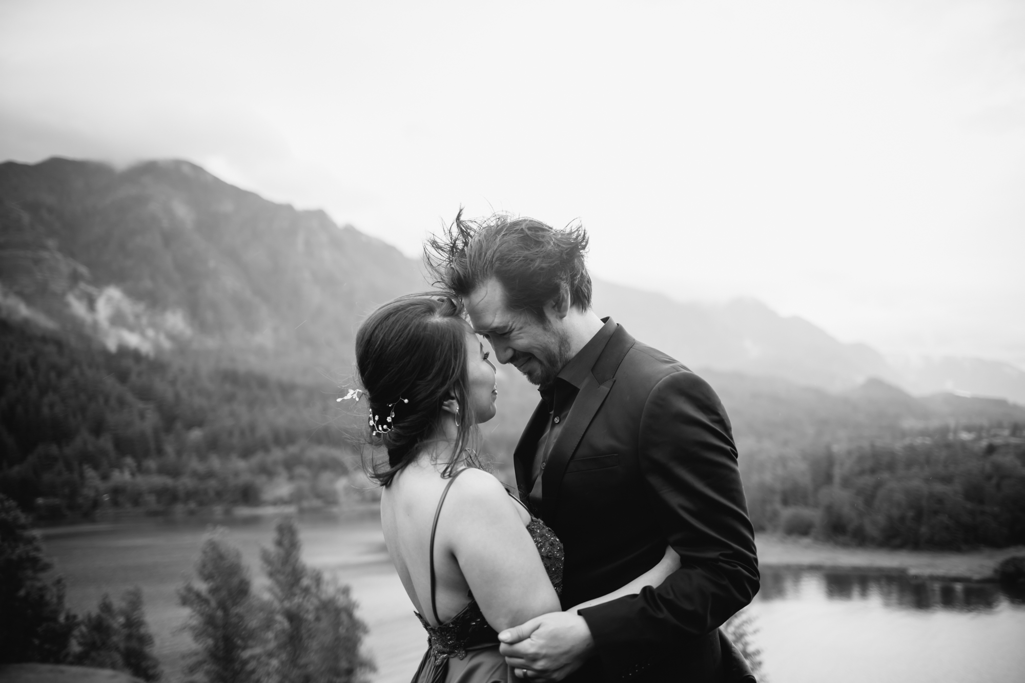 Couple hugs in the wind - Columbia River Gorge