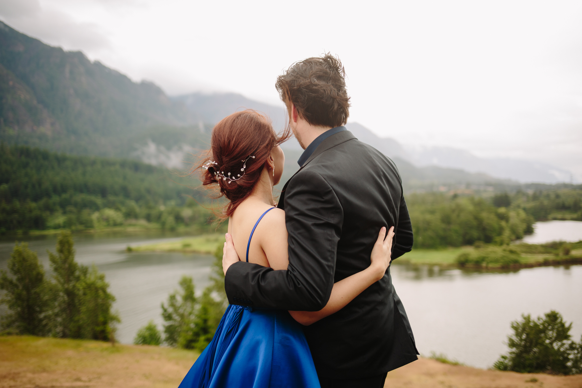Newlywed Couple Looks out at Columbia River Gorge