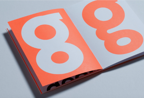 I love the contrast of the thin lines and big curves in their font Bella. It is a font that is traditional yet contemporary at the same time. The Bella specimen book is the same.