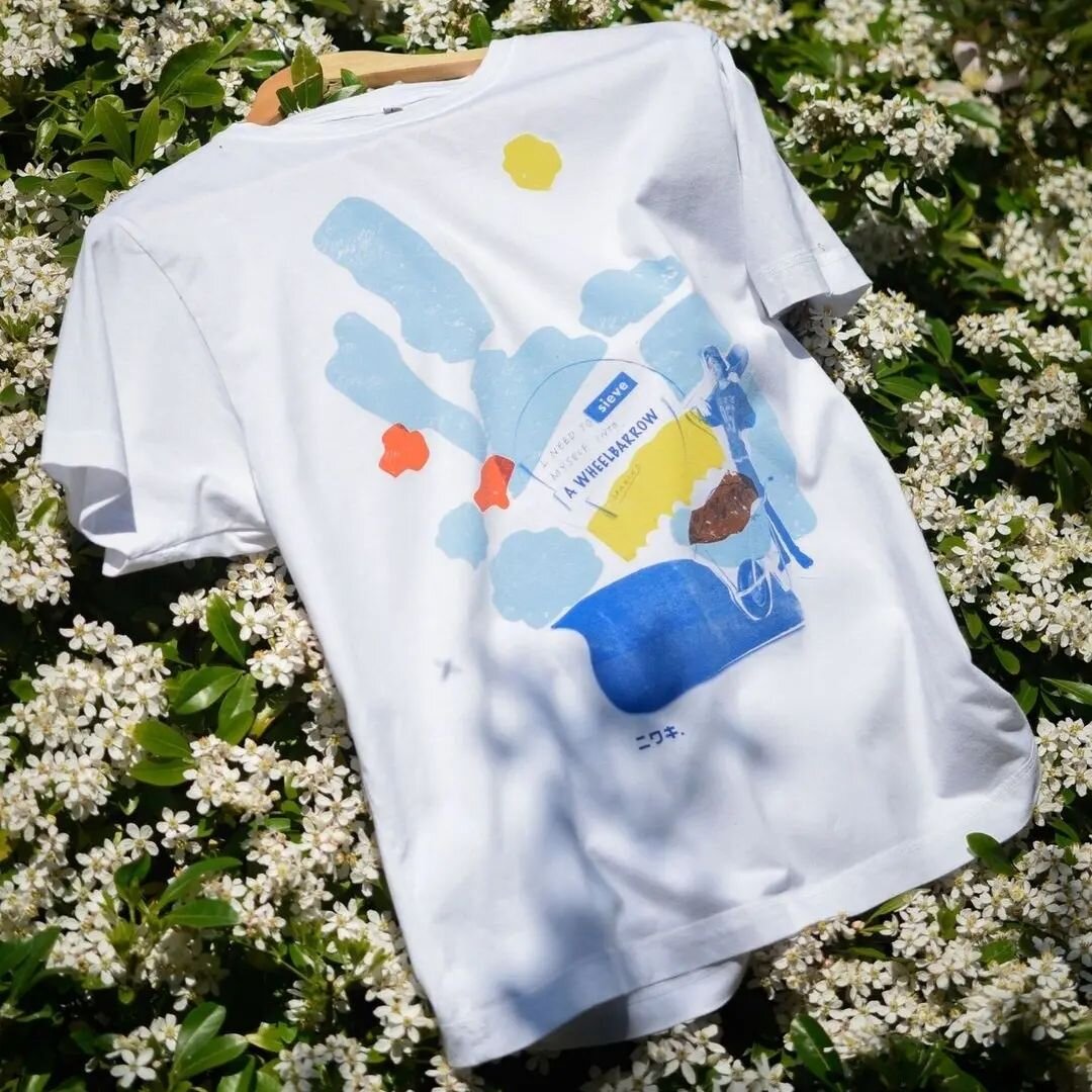 Tiny bit chilly today in London, but 🌞's gonna be back later this week😉 My Niwaki t-shirt on this photo looks pretty happy 🌼🌼🌼
-------
Reposted from @niwaki.hq The more cautious among us are still carrying a jumper, but it&rsquo;s undeniably t-s