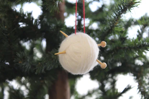 christmas-tree-ornaments-knitting