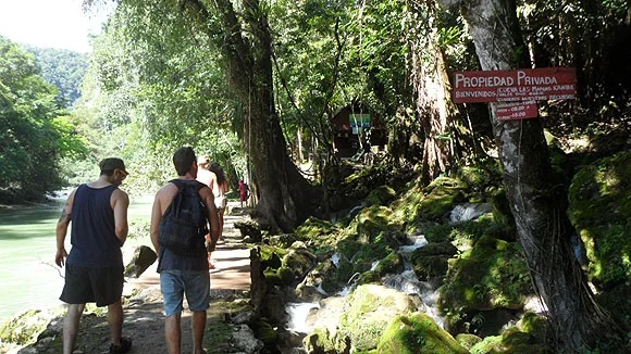 semuc-champey-cave