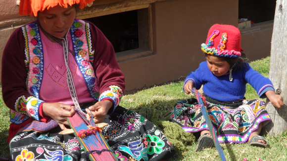 textiles-of-peru-10-weaving