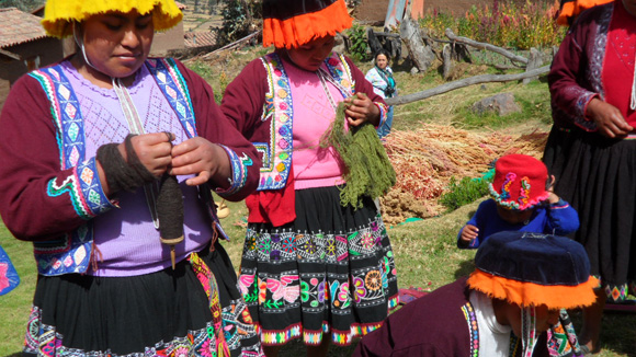 textiles-of-peru-7-yarn-spindles