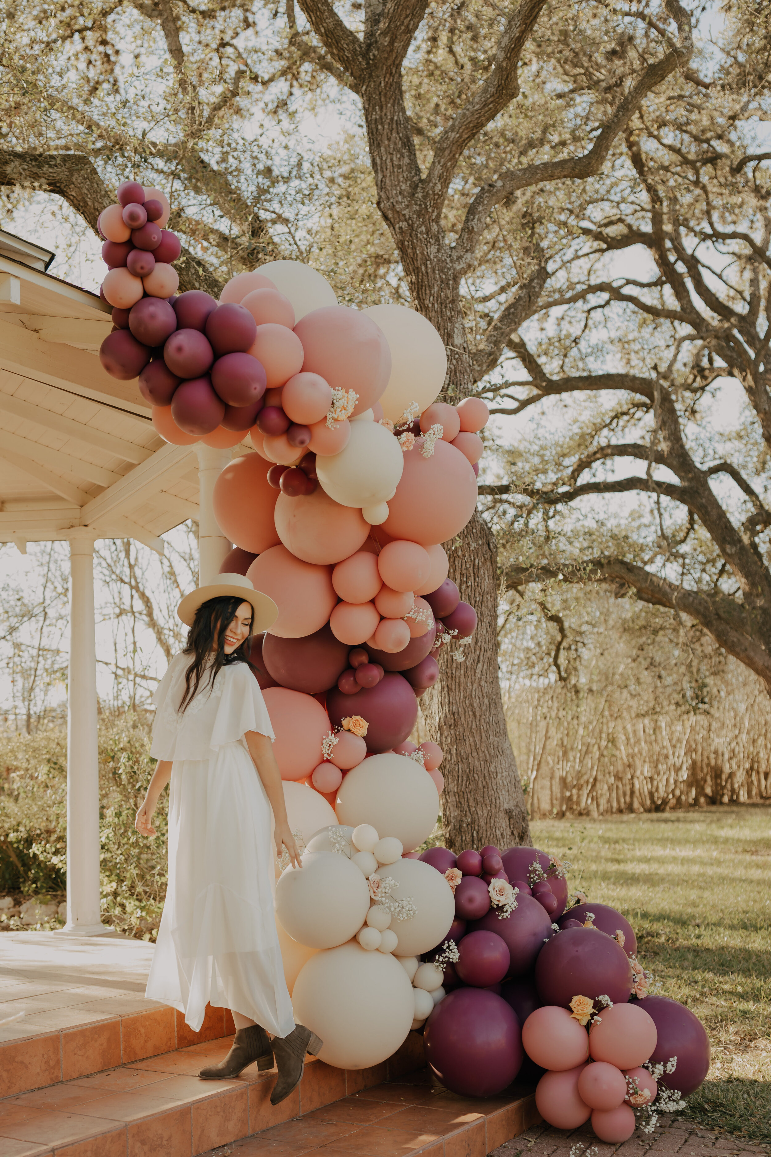 Darlin and Kiwis party balloons Mackenziesmithphoto_Styled_Shoot_Dec_2020-12.jpg