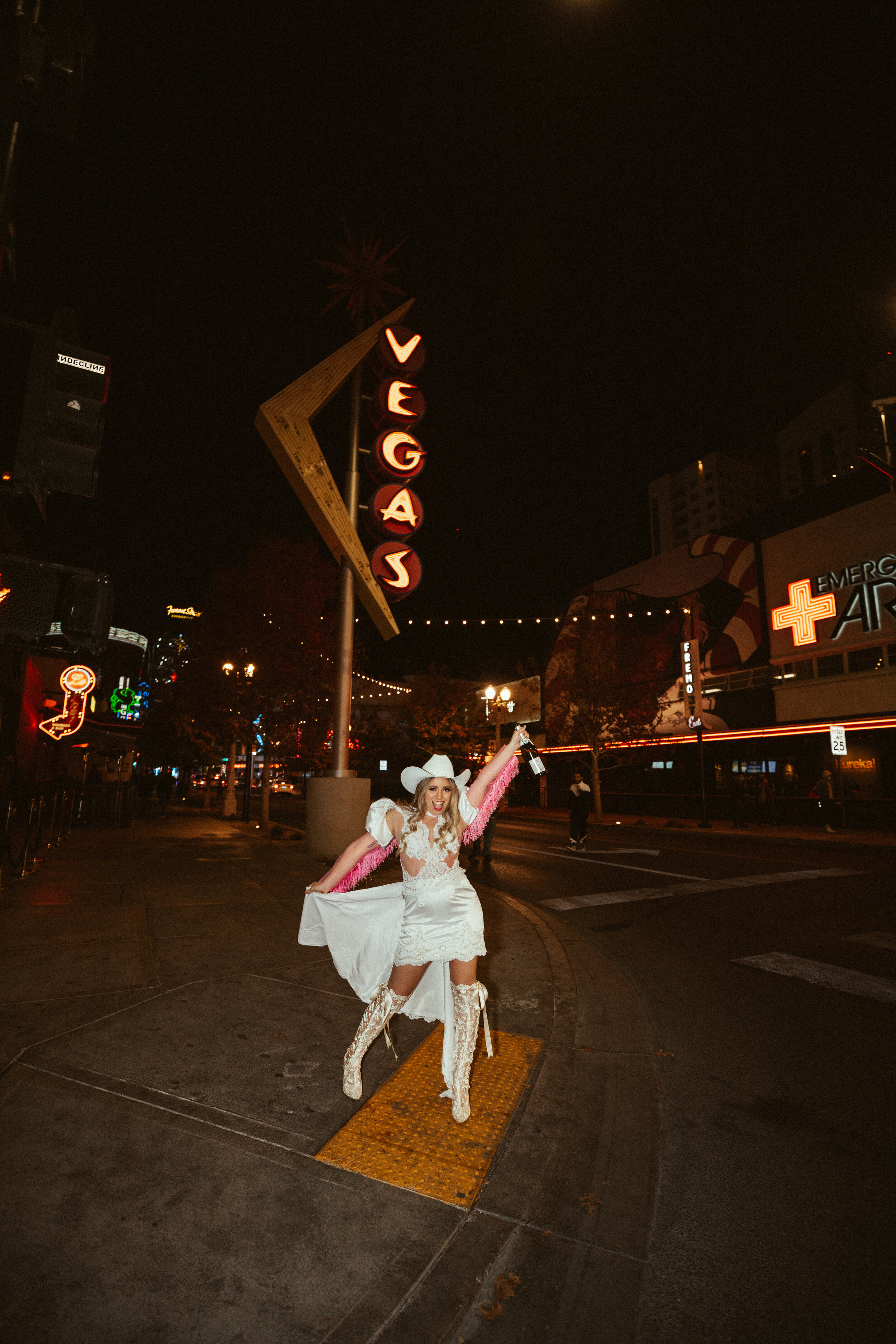 neon-lights-las-vegas-elopement-1186_85.jpg