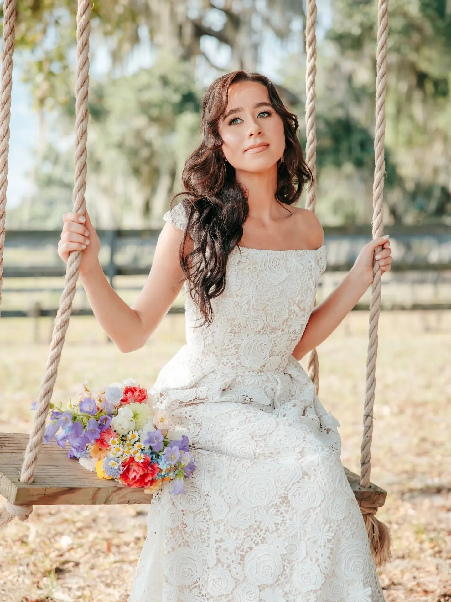 Daydreaming ☁️ 💐 

Models: @_aja.skye_
Venue: @covingtonfarmweddingsandevents
Hair &amp; Makeup Artist: @lgfbeauty
Florals: @charliemaeflorals
Accessories: @lynnbridalco 
Coordinator: @styledshootsofcentralflorida

April gown made to order.

#desire