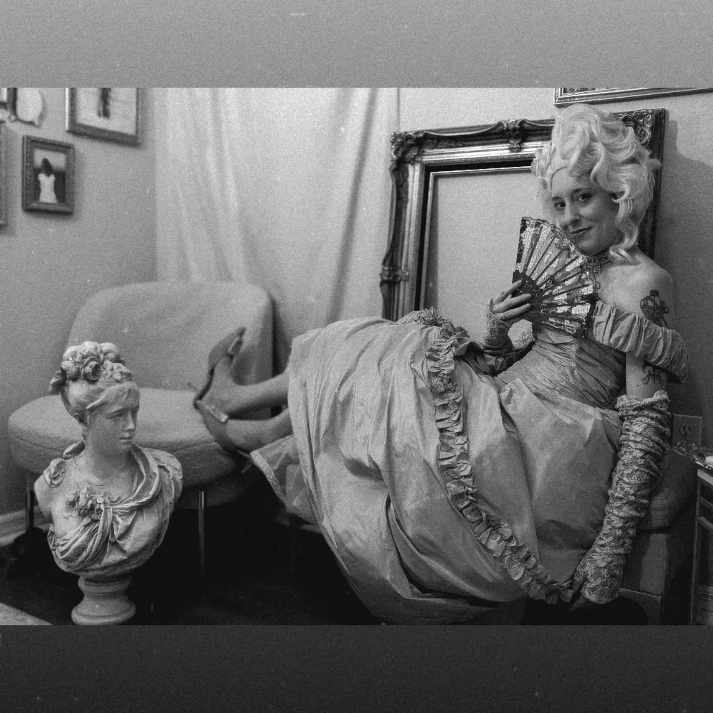 Desire&eacute; Marie as Marie Antoinette 🪭 🧁 

Silk Taffeta blue fabric from @moodfabrics @moodfashionstudio

Zip off design, long/short ballgown dress.

#desireemariedesign
#blueweddingdress #marieantoinette #vwaist #basquewaist #victorianfashion 