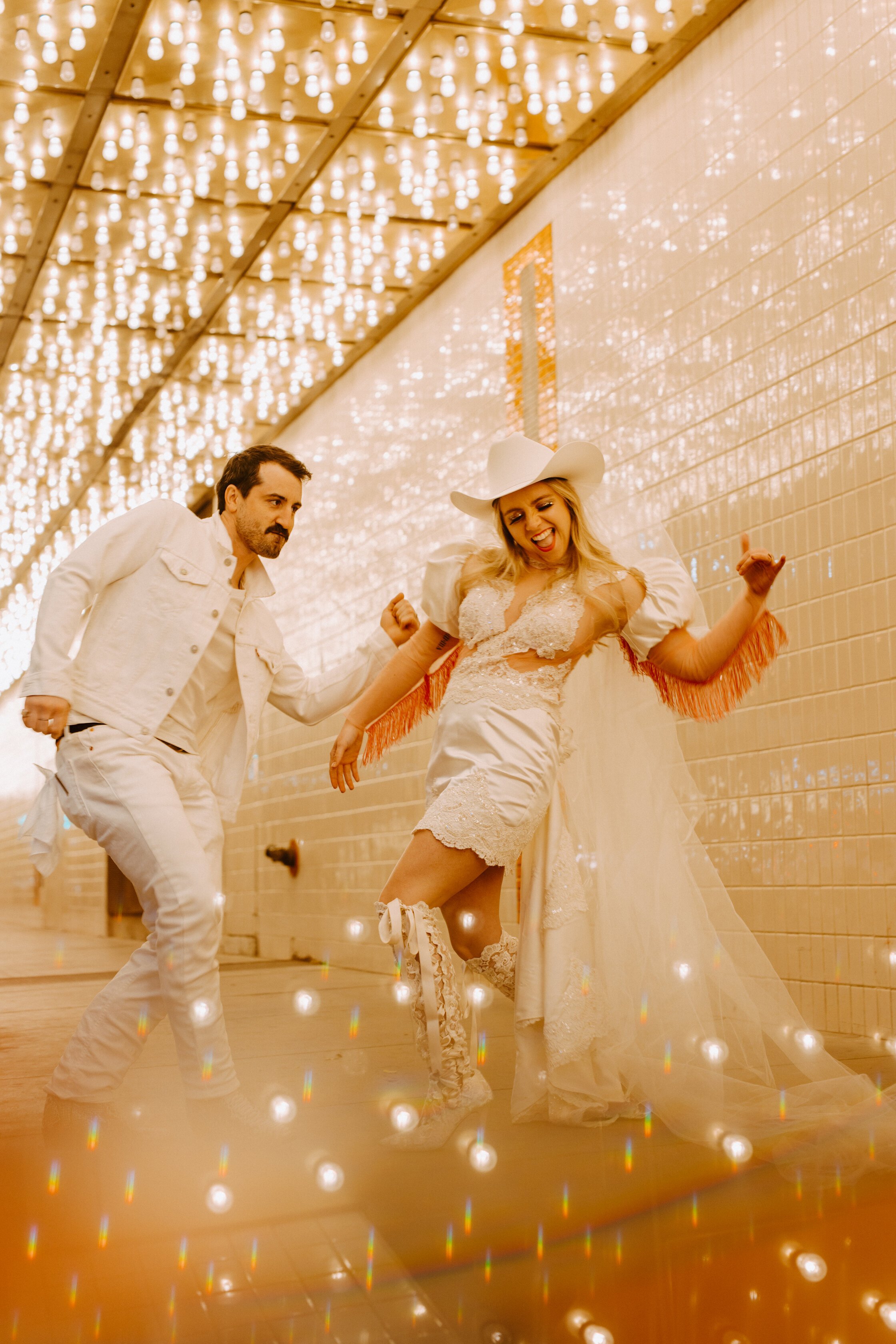 rsz_neon-lights-las-vegas-elopement-1811.jpg