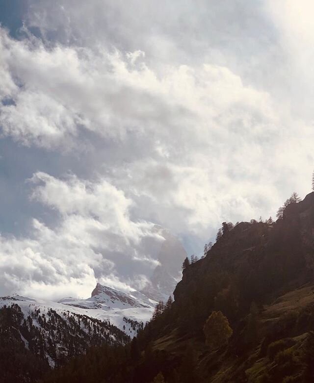 some things never change ❤️ these  natural spectacles feed our souls and hearts after the storm! 
#dreamnowtravellater #travelsoon 
#lookout #matterhorn #beauty #afterthestorm #spring #beautiful
