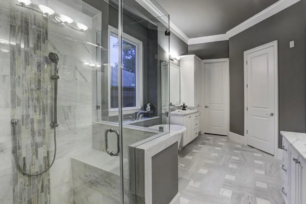 1430 Woodcrest- master bath .jpg