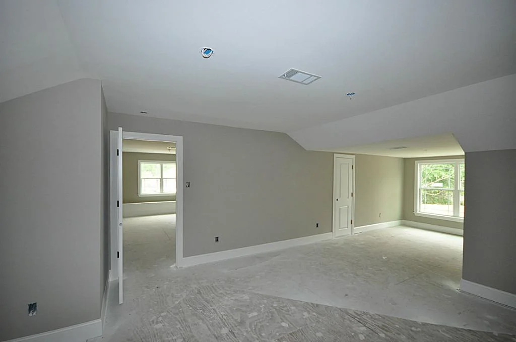 Upstairs bedroom 2.jpg