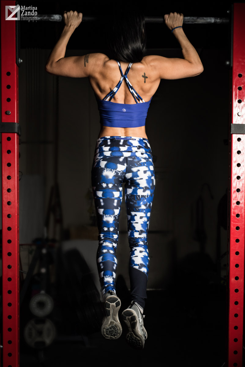 female model doing a chin up