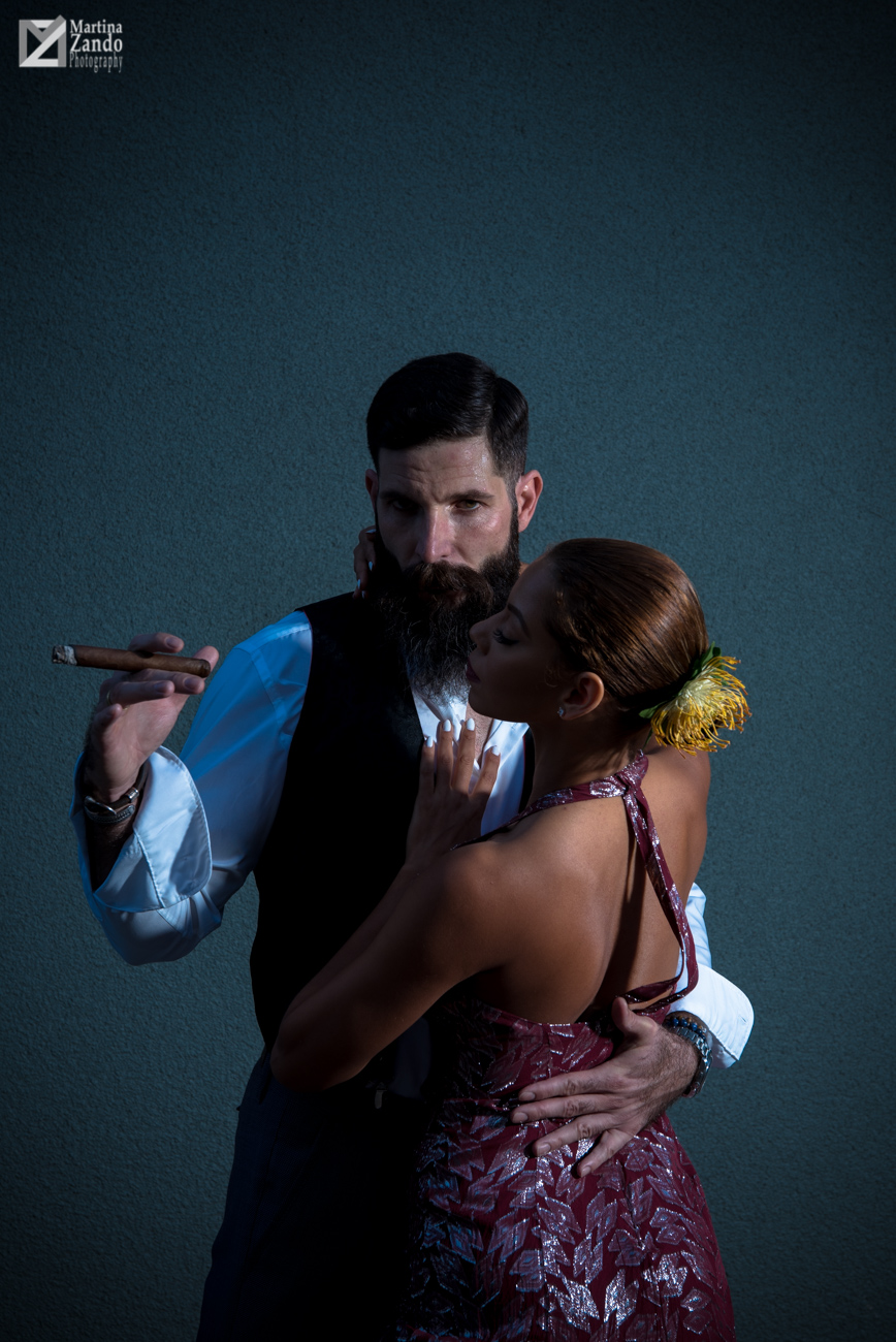Alex Cigar Dandy Tango Dancing
