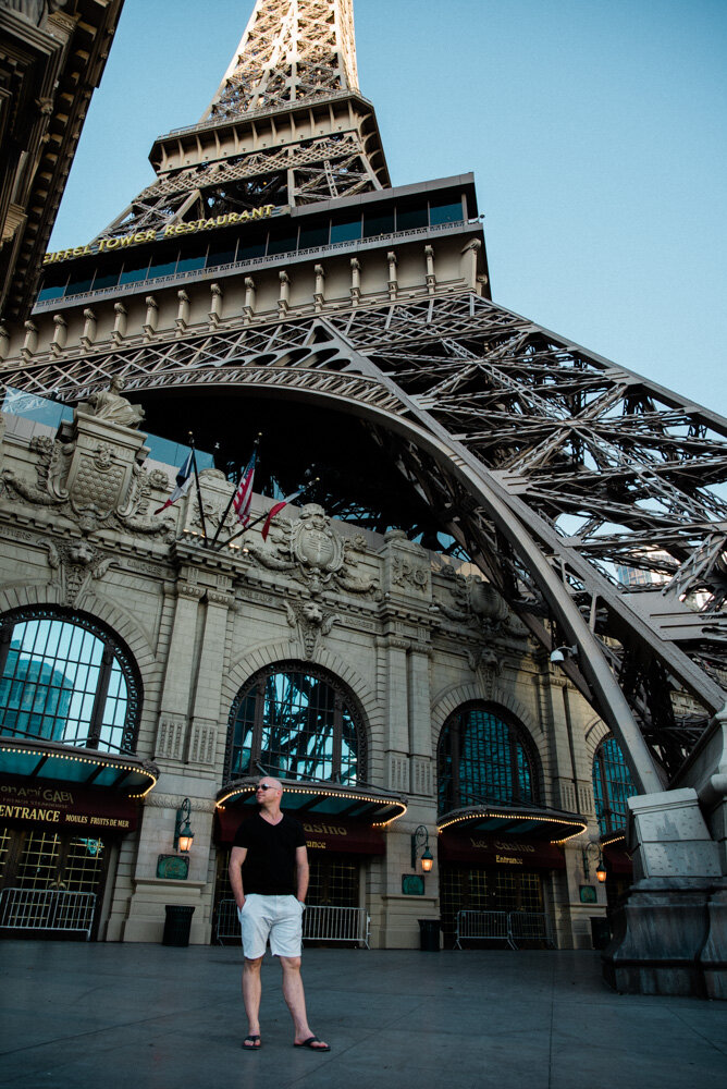 Tour Eiffel Las Vegas and street with one person
