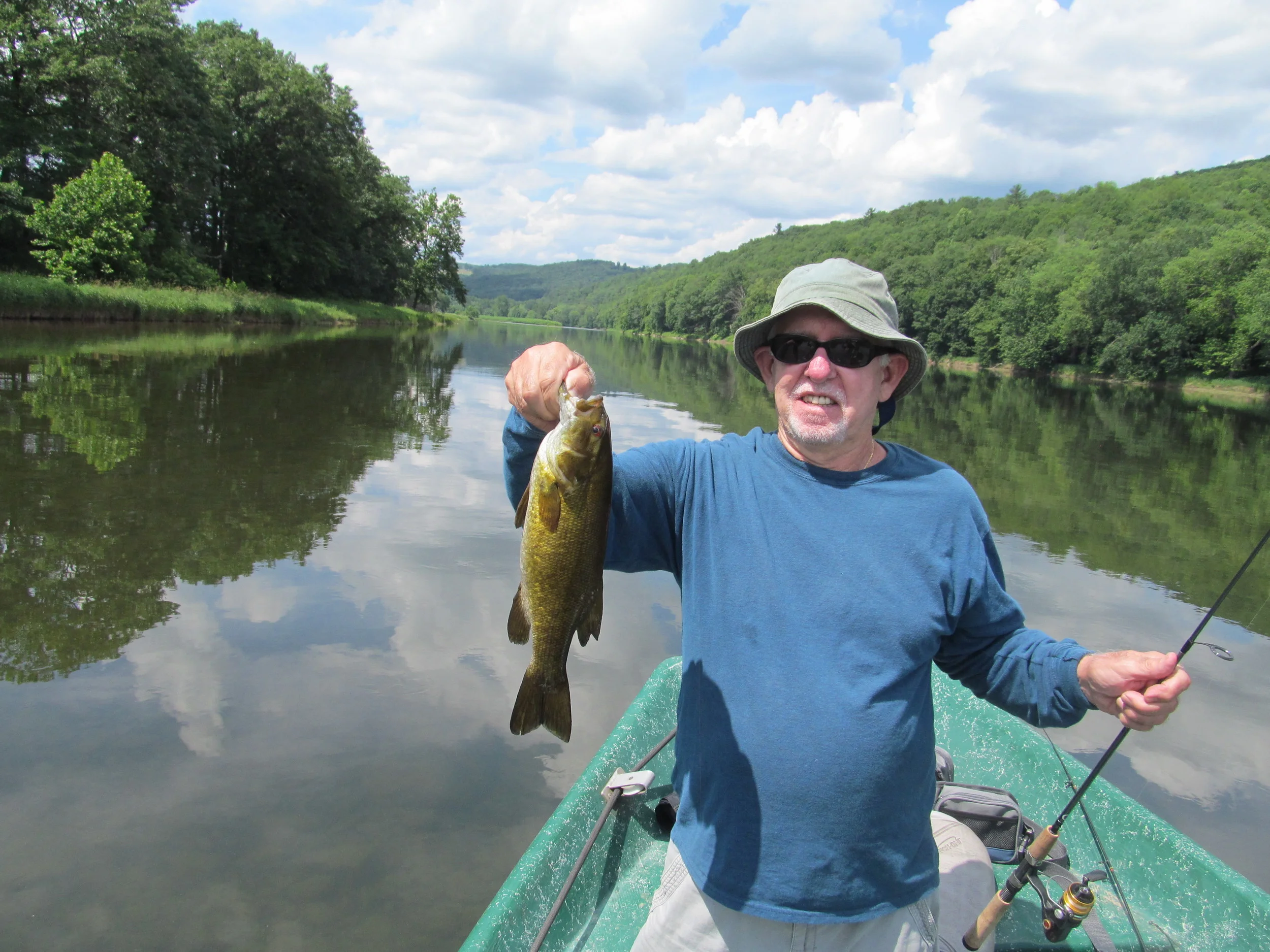 Rich T. gets himself a nice Delaware river Smallmouth.
