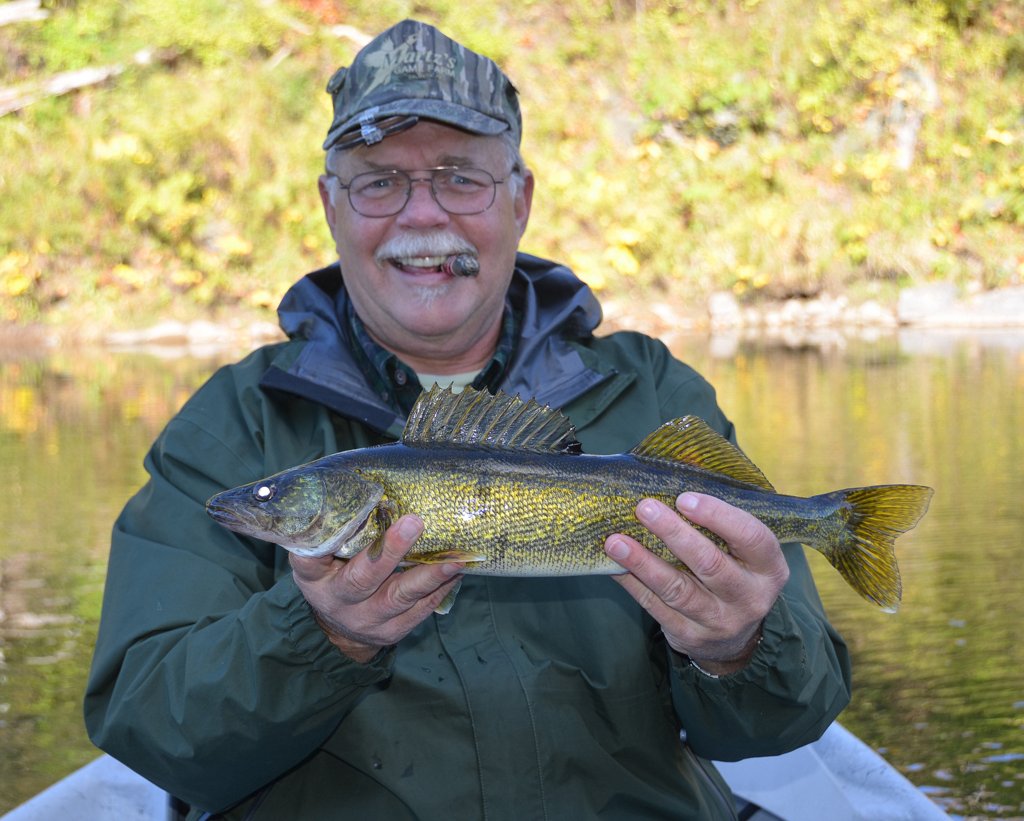10/10/15Bob L. finds a keeper 20" Walleye!