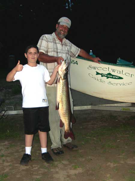 Dane with a 41" Tiger Muskellunge
