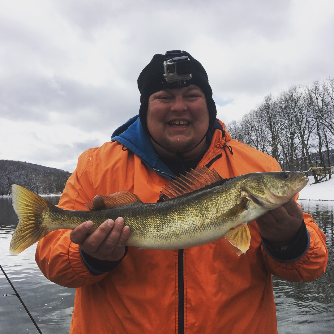 4/2/18 Andy slams his PB Walleye at 26" 