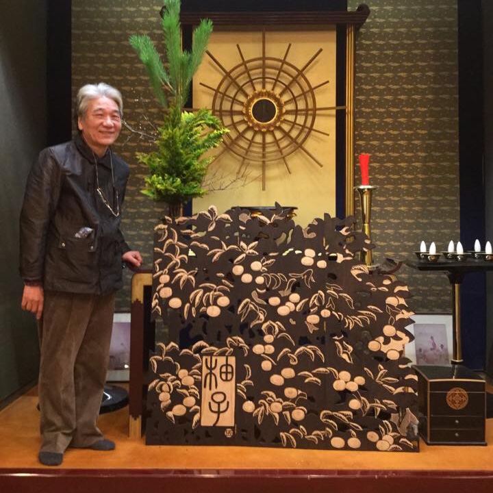 Sat san with YUZU tree, the artist of the wood carving artworks.