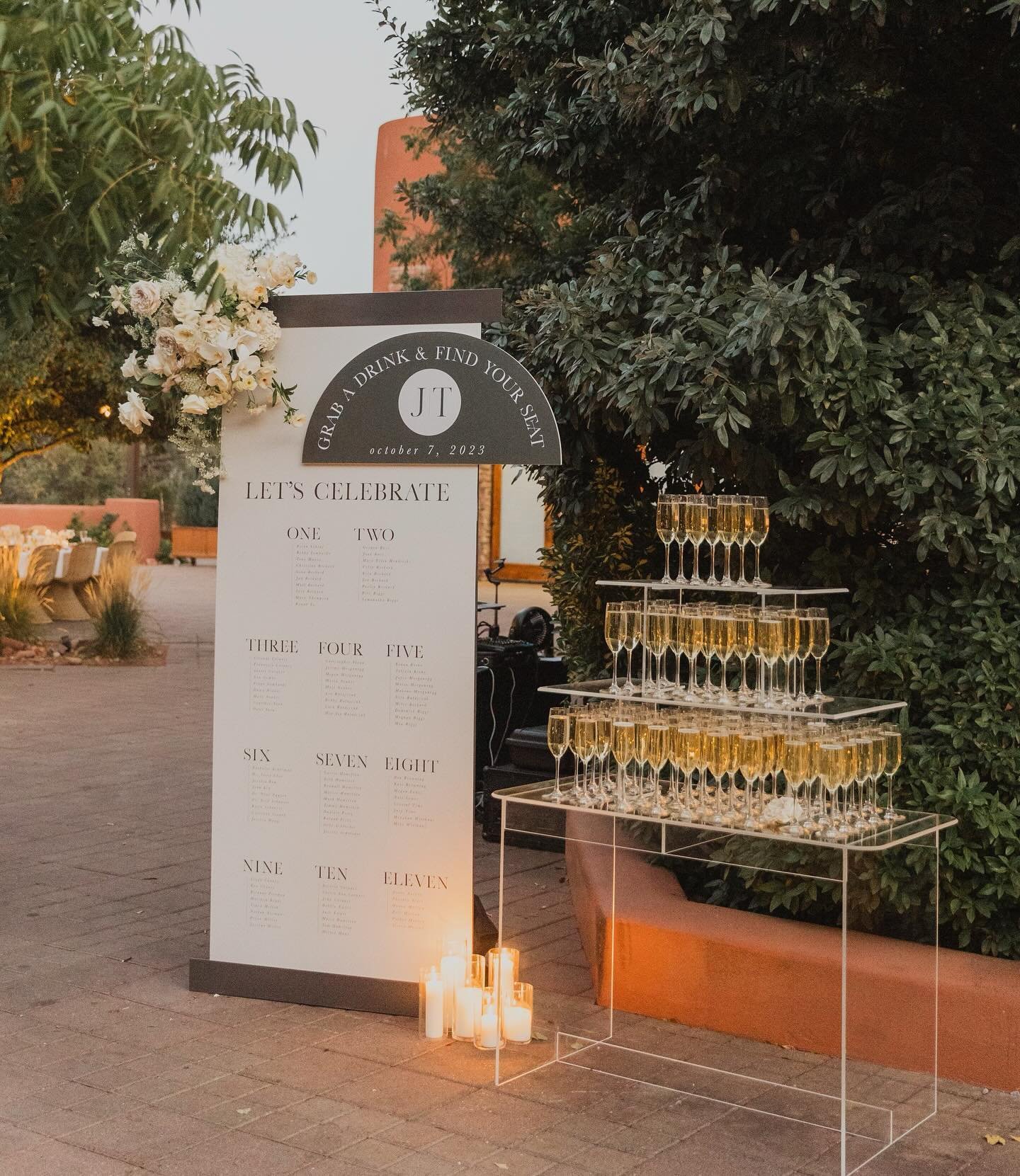 Grab a drink and find your seat! ✨ Don&rsquo;t mind if I doooooo!

Venue: @enchantment_resort | Full Service Design&nbsp;+ Production: @finncollective | Floral Install: @formfloral | Photography: @janeinthewoods | Custom Structures&nbsp;+ Signage: @t