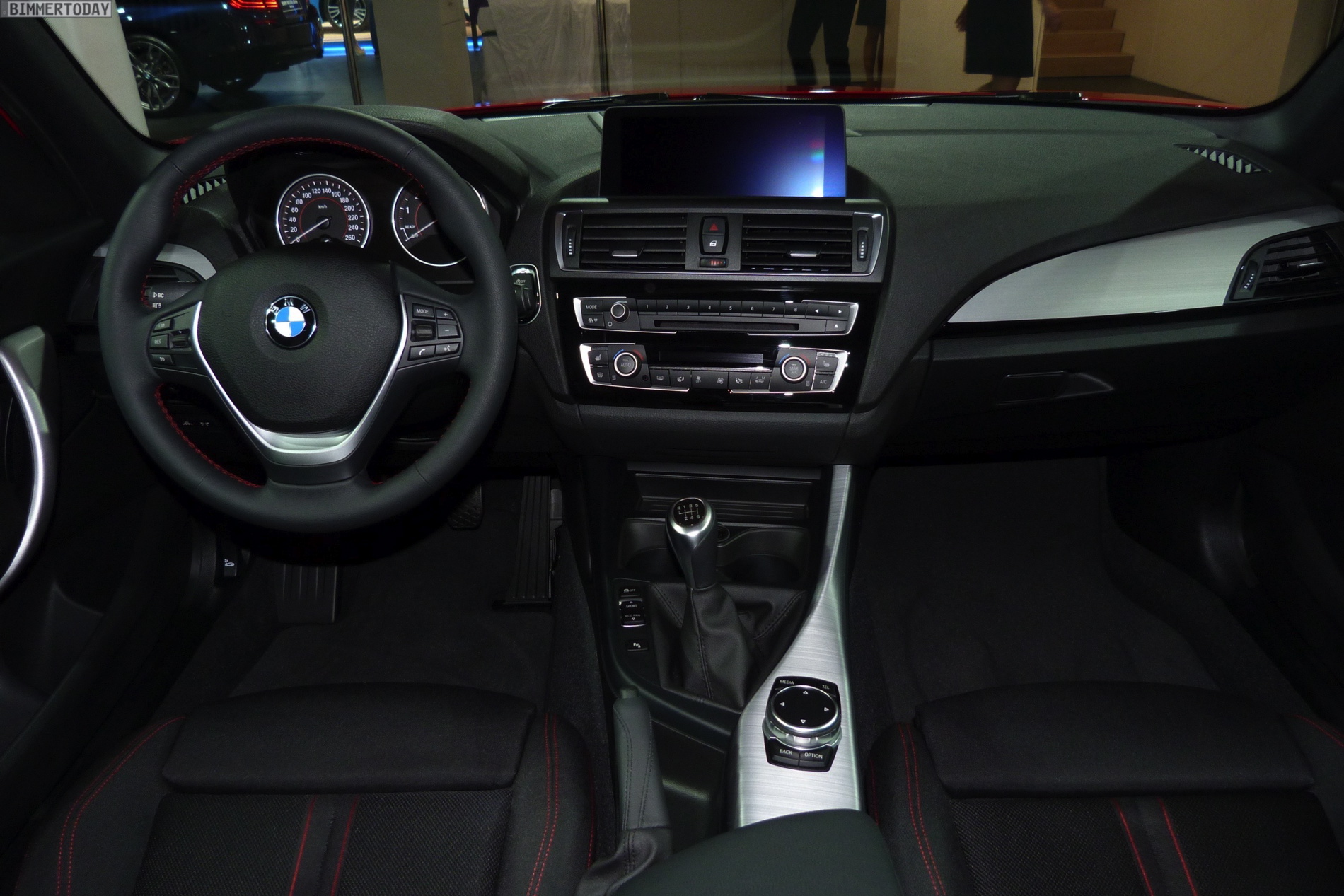 BMW-1-series-facelift-images-geneva-14.jpg