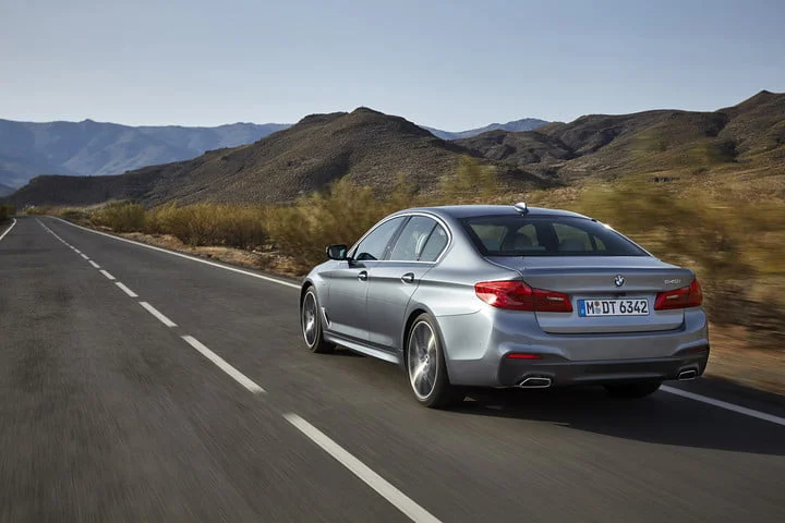 2018-bmw-5-series-14-720x720.jpg