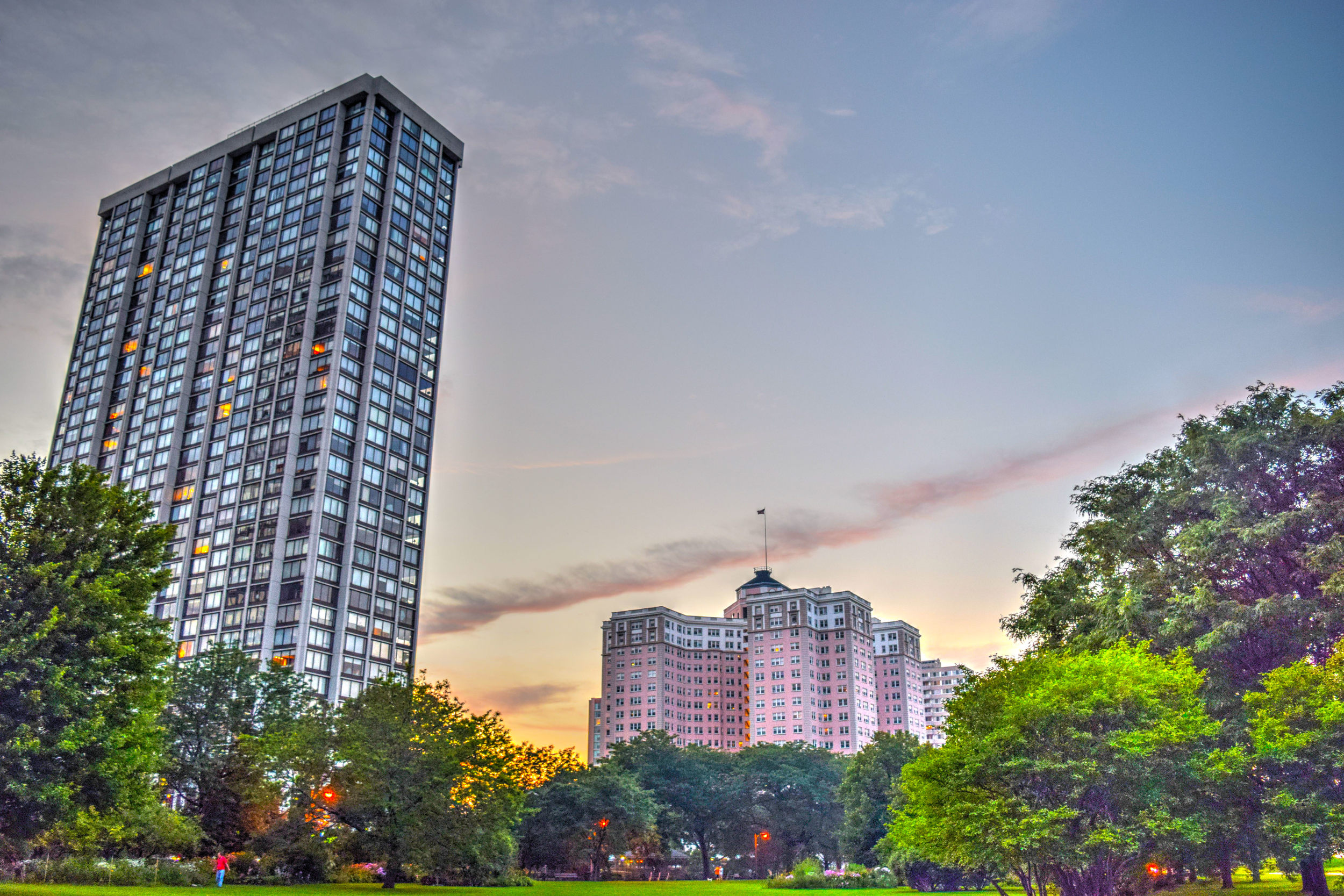 edgewater foster sunset color consolate chicago building classic architecture clouds .jpg