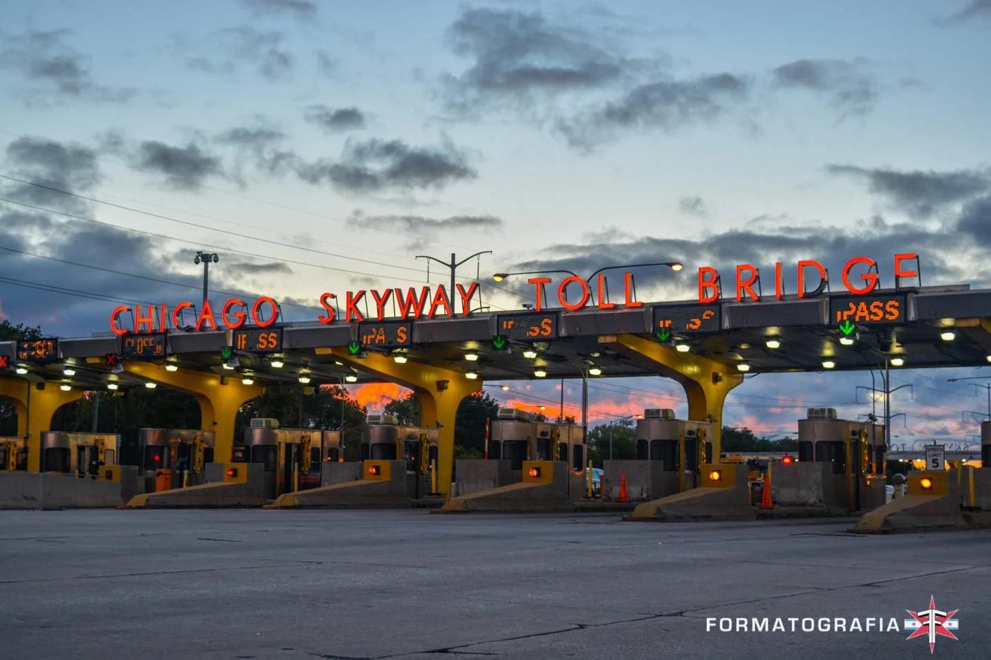 Sunrise Skyway Chicago Illinois Photographer Eric Formato 10-13-33.jpg