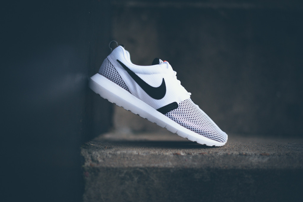 nike roshe run breeze white black