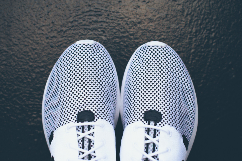 nike roshe run breeze white black