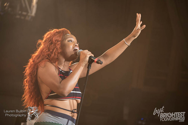  SZA &nbsp;delivered a sexy performance, and hopped onstage with Kendrick to sing along with jams like "Bitch Don't Kill My Vibe" and "Poetic Justice". 