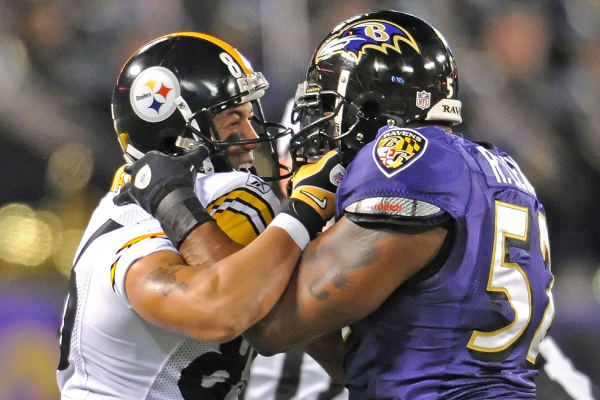 Hines Ward & Ray Lewis jawing.