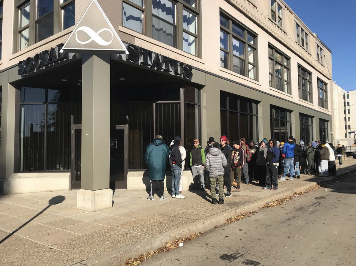 Line of customers waiting for sneaker release via @mstarafay