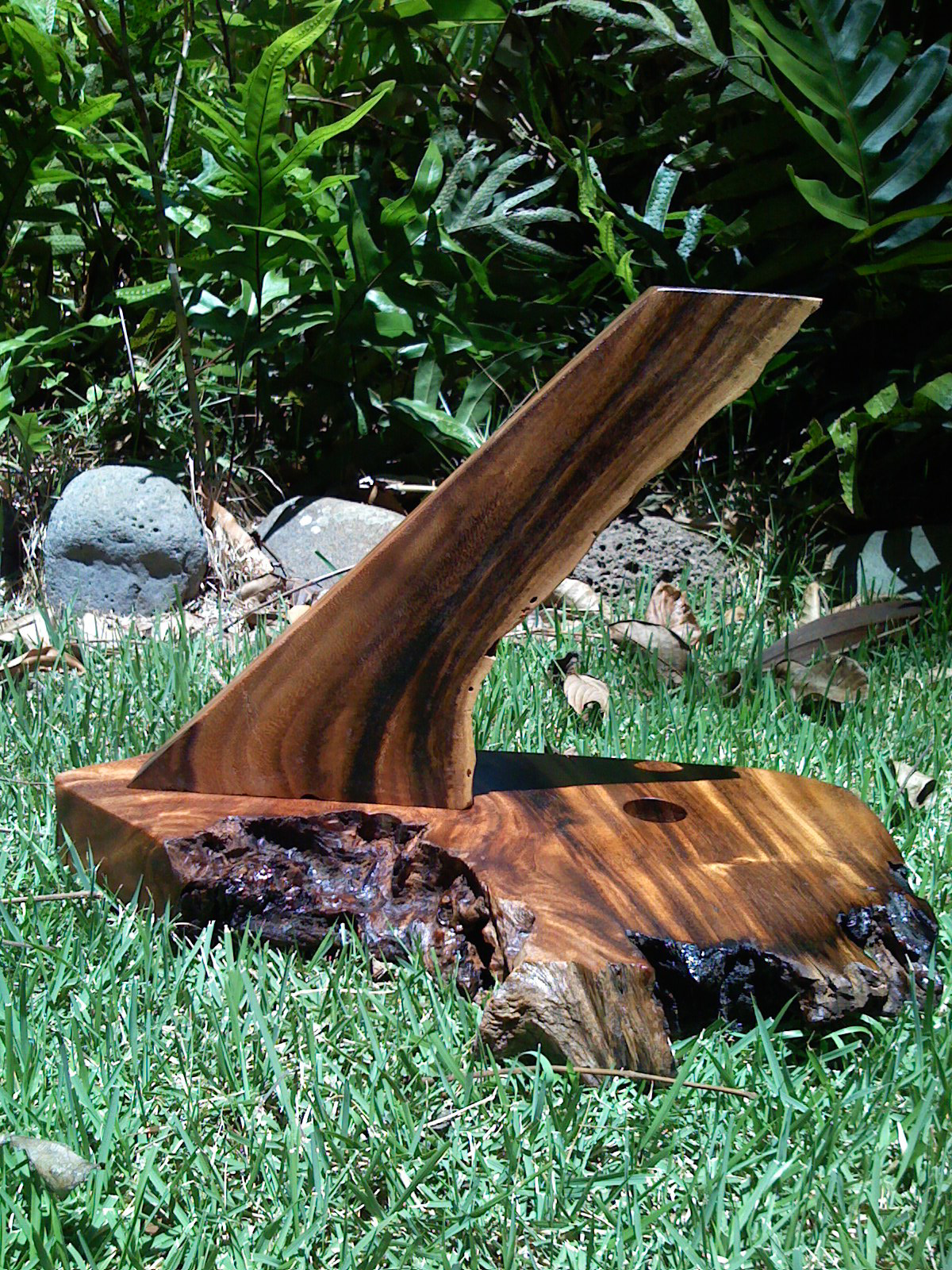 A kahili stand made to compliment a feather kahili pa'a lima. Made as a gift for a kumu (teacher) out of Monkeypod wood.