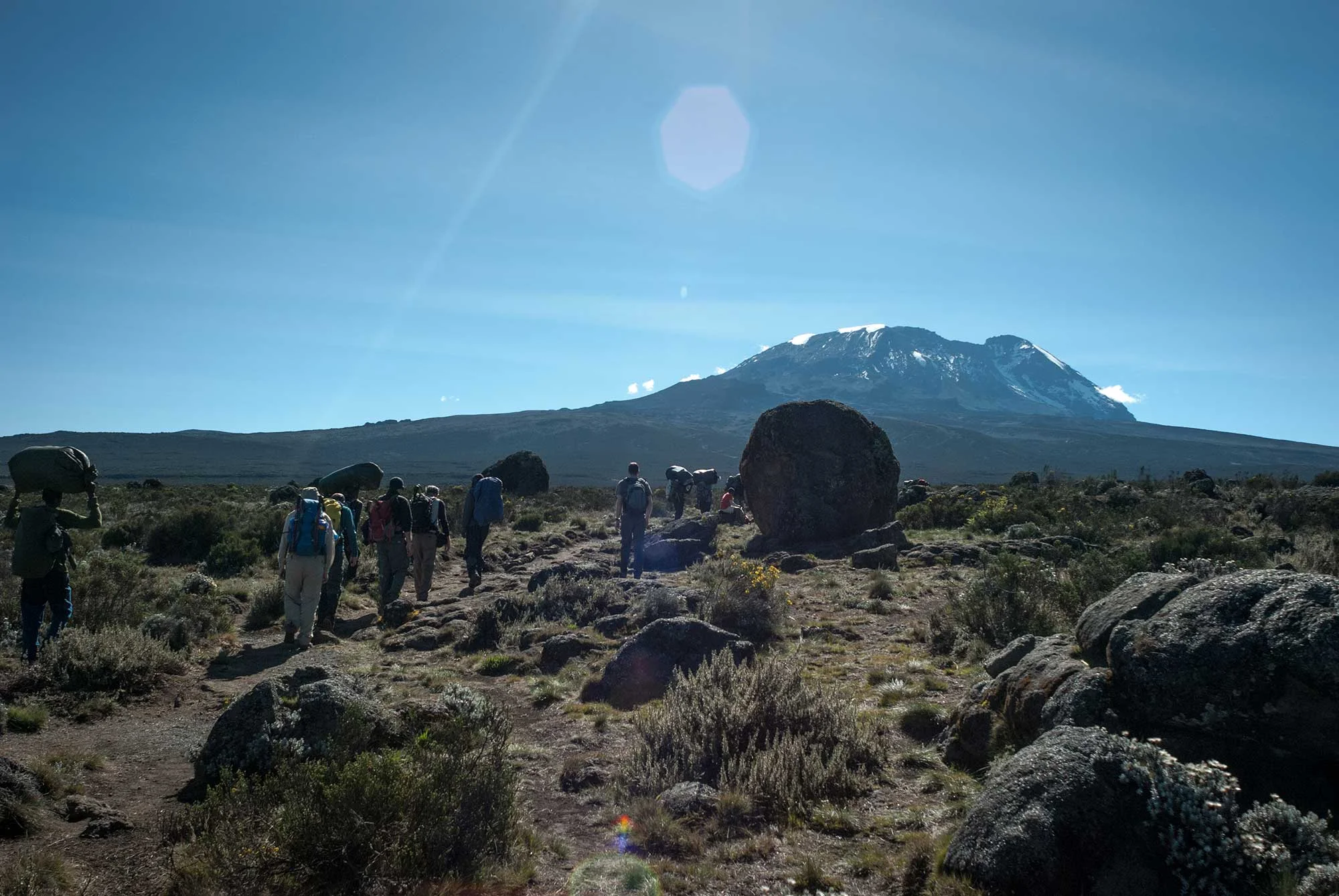 D3-19-walking-toward-kibo-kilimanjaro-shira-plateau-05.jpg