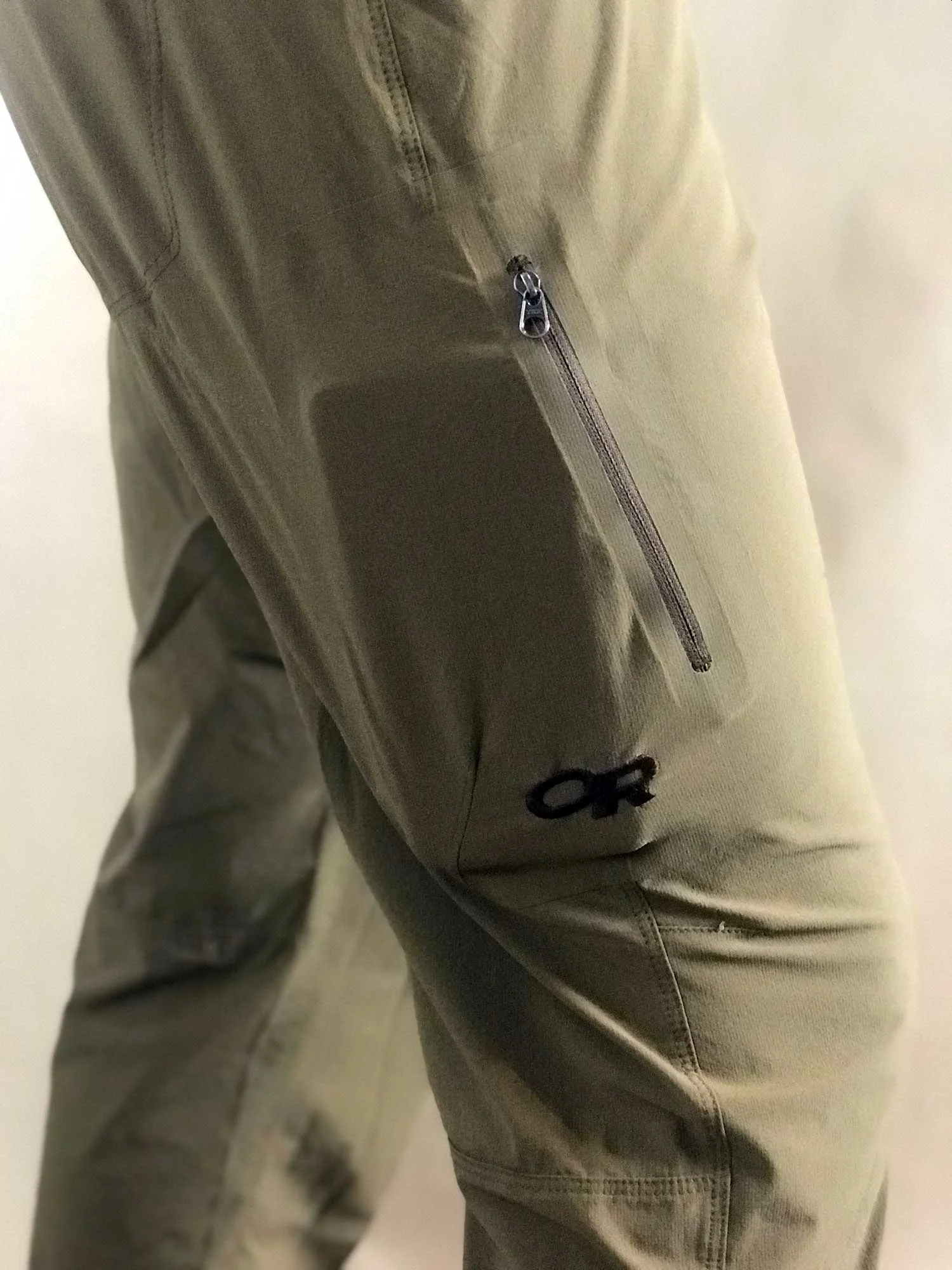 Vertical zippered thigh pocket. The low profile means items don't flop around.