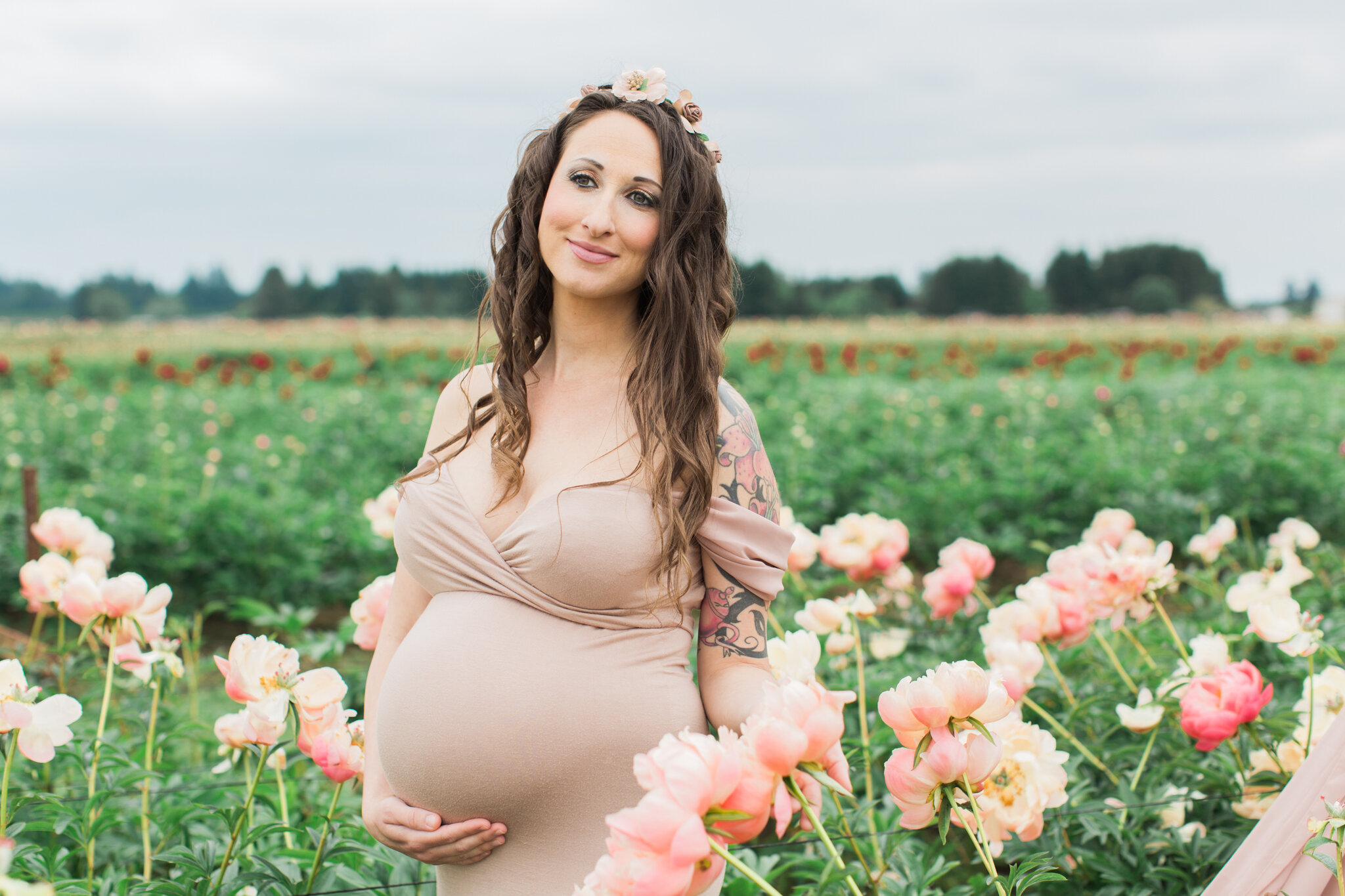 Oregon-Peonies-Field-Maternity-Photography-04.JPG